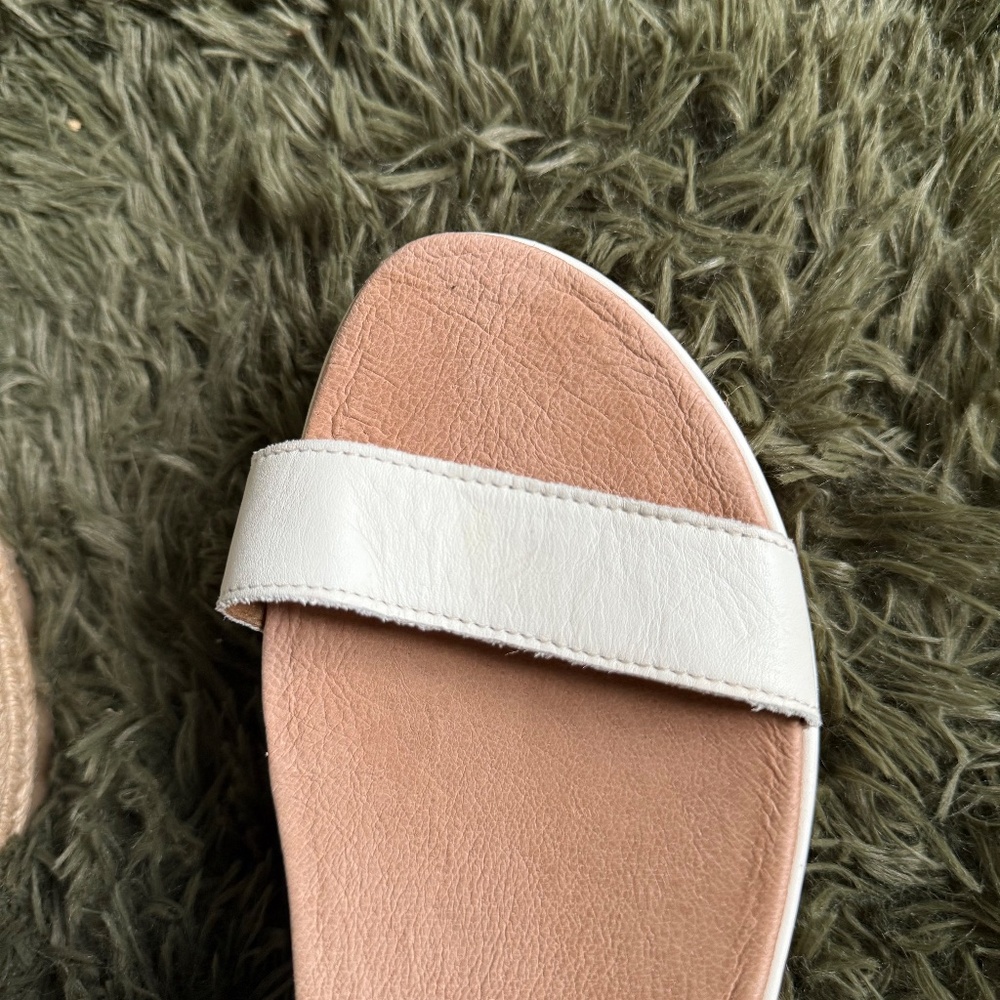 UGG Sandals Size 10 Platform White - Picture 3 of 9